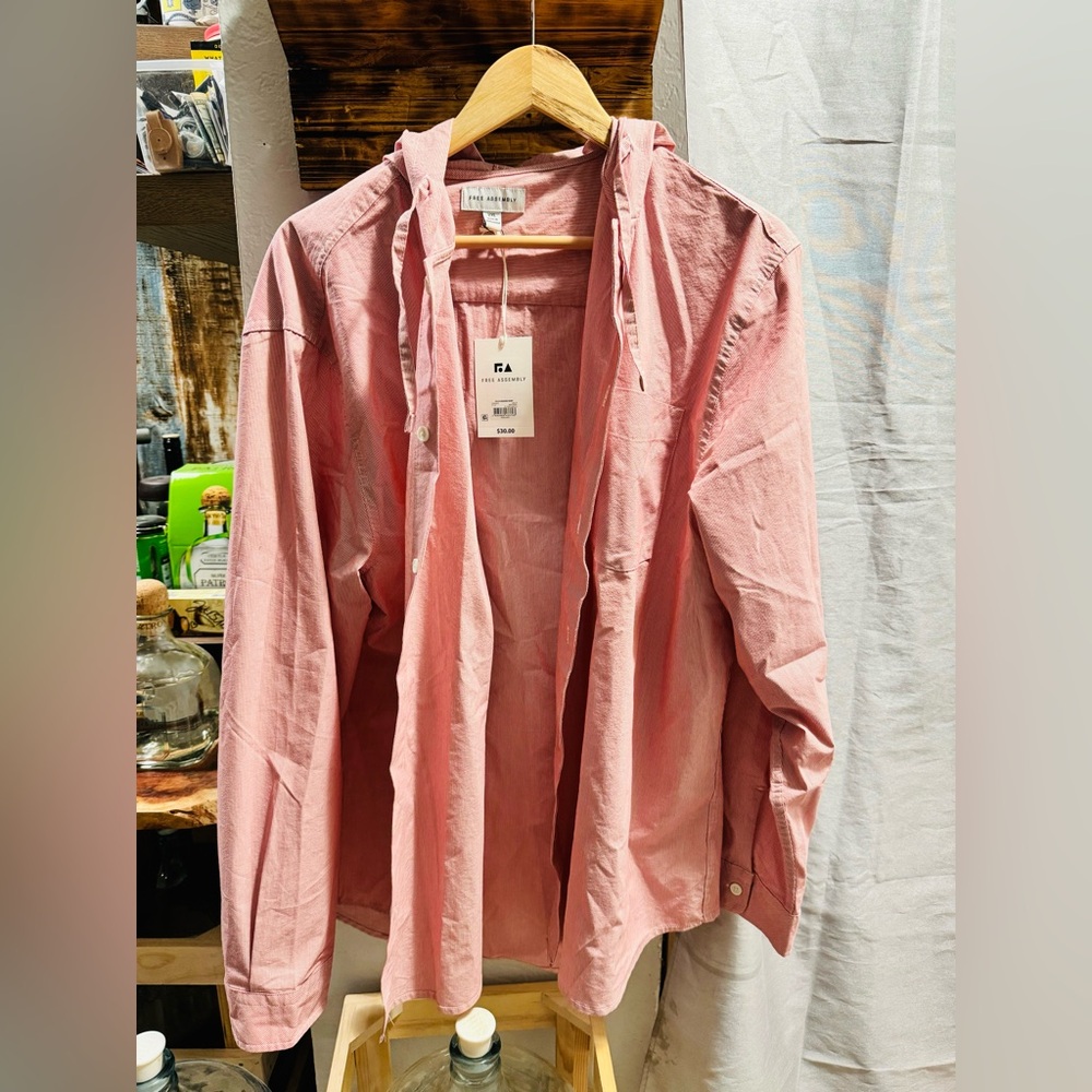 free assembly brand 
Long sleeves
Size XXL